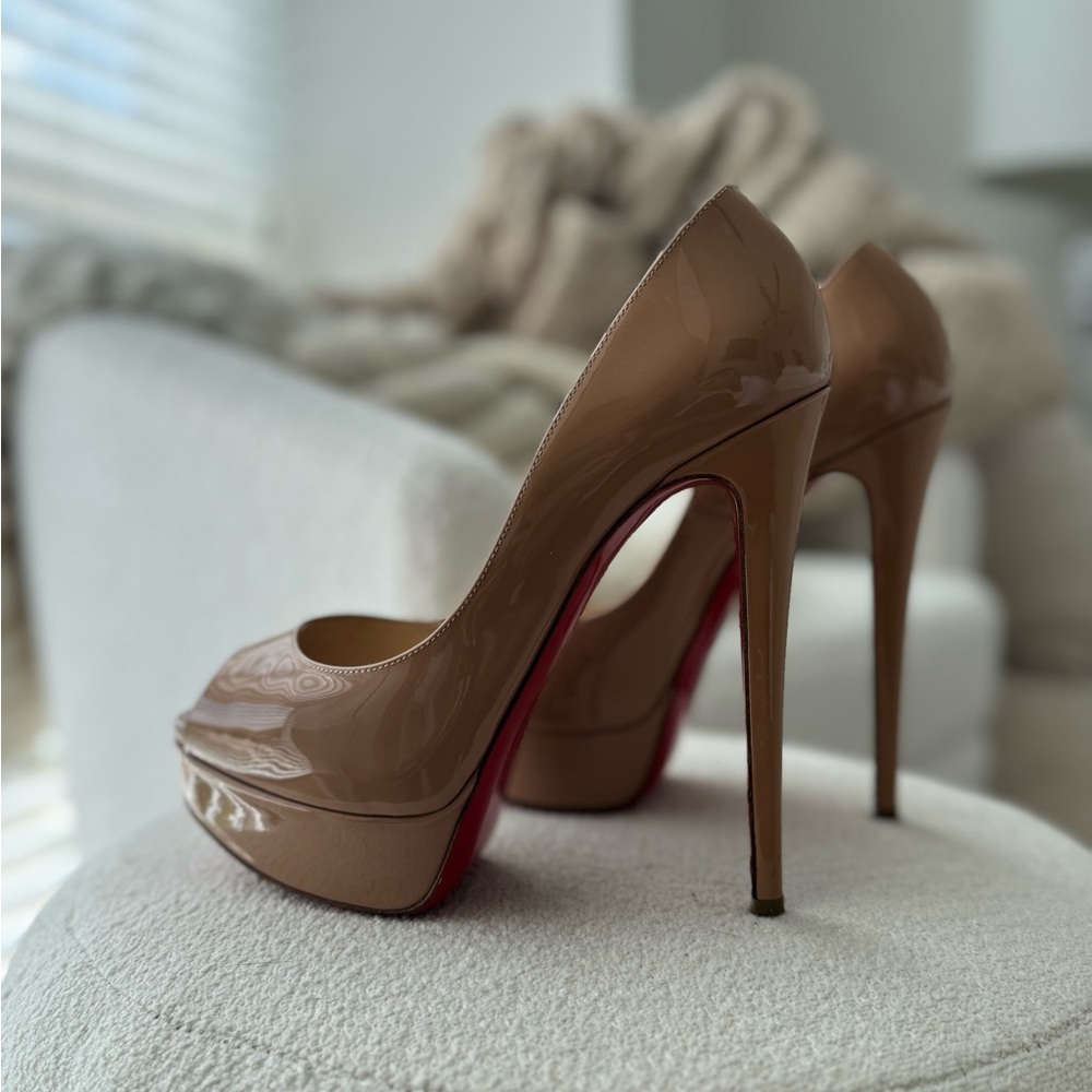 Christian Louboutin Beige Patent Leather Lady Peep, Peep Toe Platform Pumps